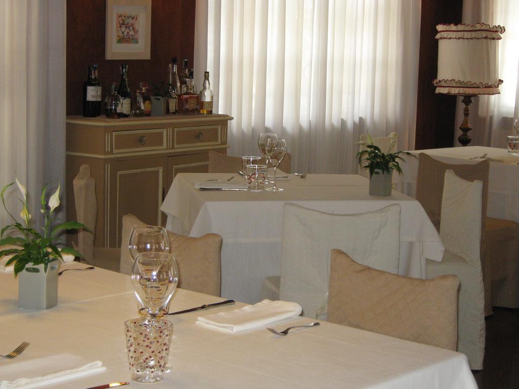 B&B Ristorante Del Monte Colleretto Giacosa Exteriör bild